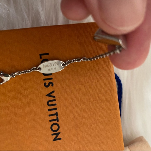 LOUIS VUITTON Bracelet Essential V Women's M63198 Metal Silver - Picture 6 of 6